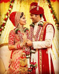 Saurabh - Aaj Hui thi hamari Shaadi. Happy Anniversary to the Queen 👸 of my Heart @zara.s.barring I am blessed to have you. Love you ♥️😘🤗 #HappyAnniversary #WeddingAnniversary #IndianWedding #ZaraBarring #SaurabhPandey #SoniWedsSaurabh #